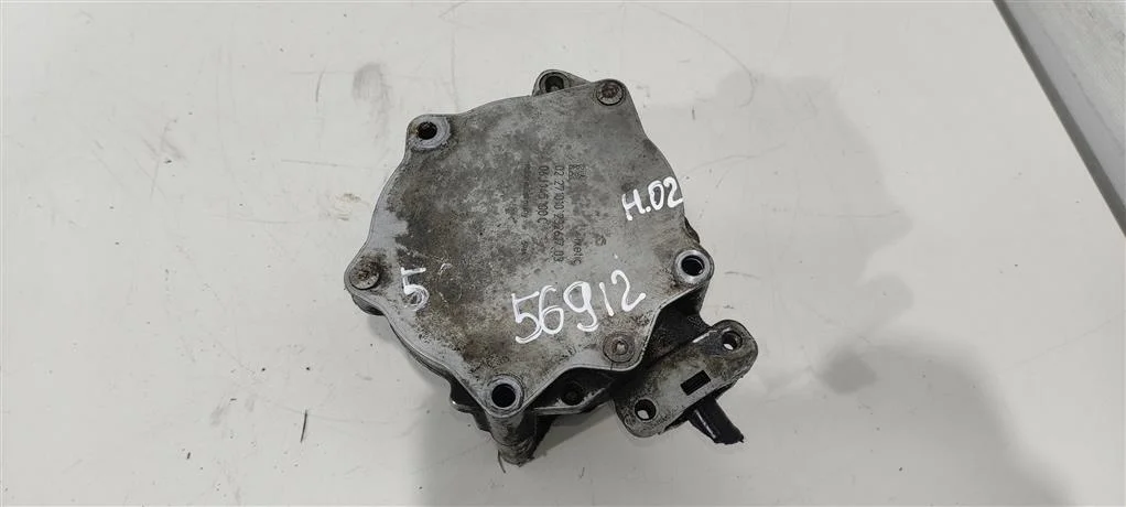 Насос вакуумный 06J145100C  2.0 TFSI Audi
