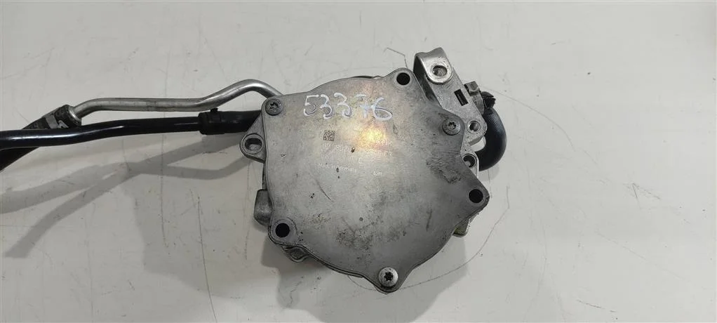 Насос вакуумный 06J145100C  2.0 TFSI Audi