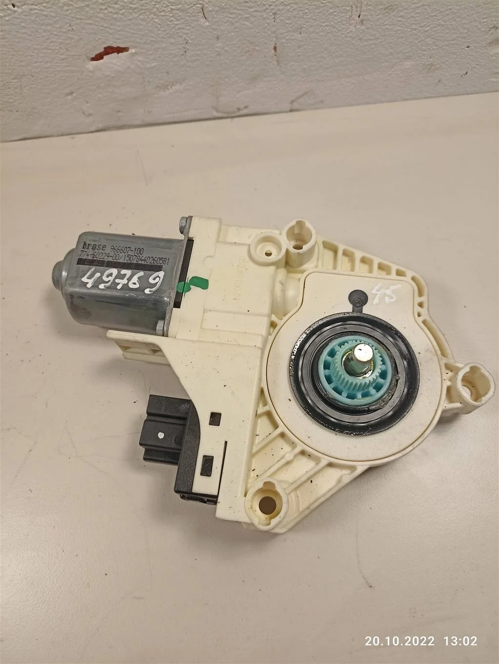 Моторчик стеклоподъемника задний правый 8K0959812