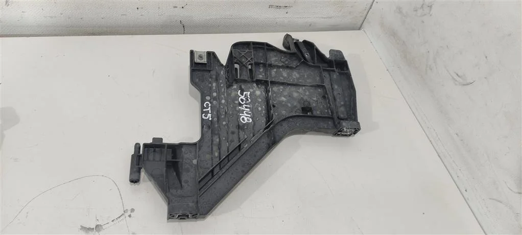 Крепление фары правой 8K0941454    Audi