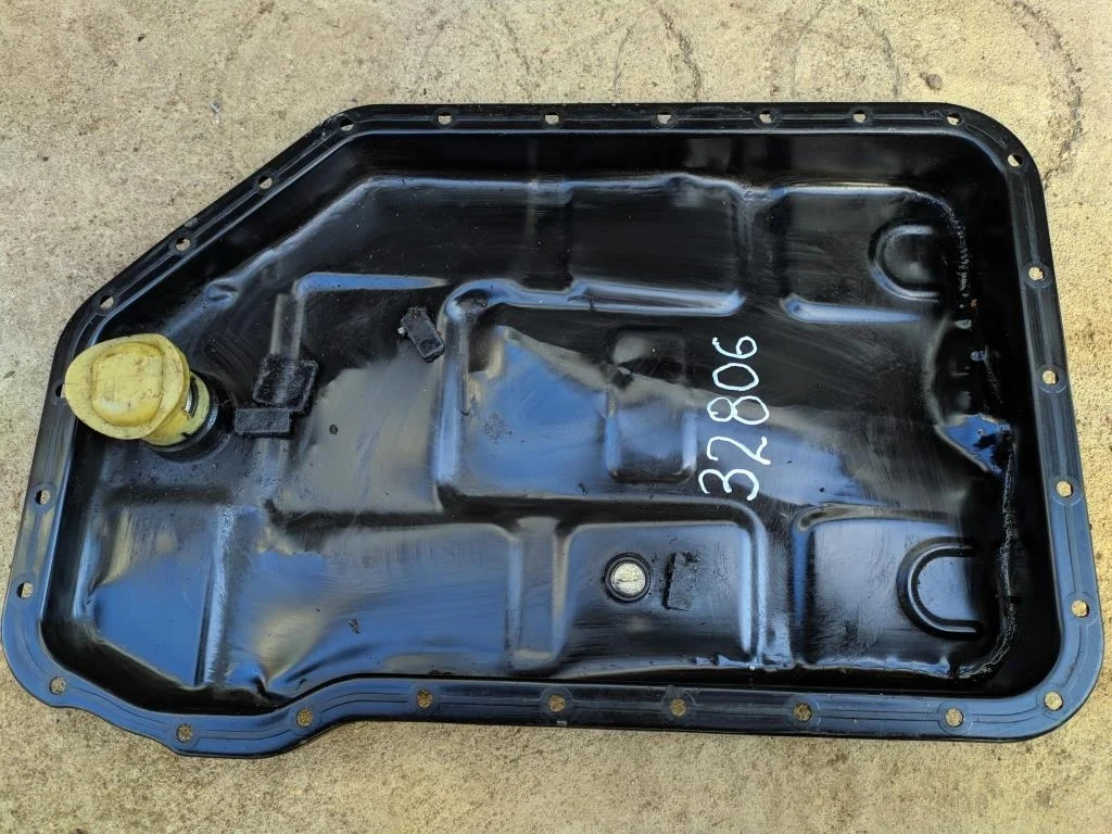 Поддон КПП 01V321359A  1.8 Турбо бензин Audi