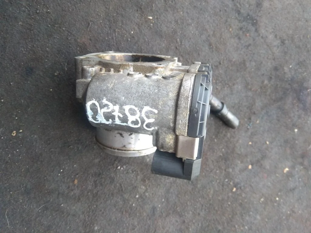 Заслонка дроссельная 06A133062J  1.8 Турбо бензин
