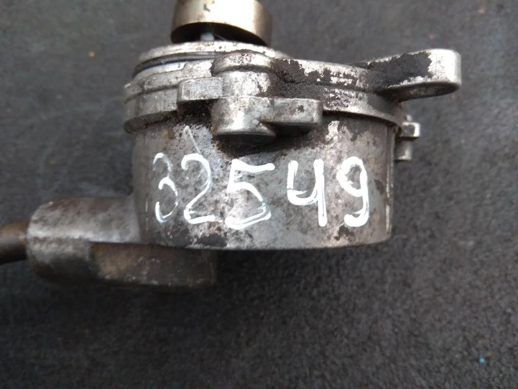 Насос вакуумный A6112300065   2.2 CDI Mercedes