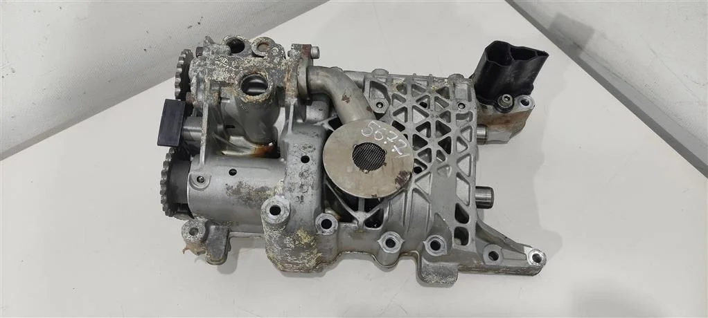 Насос масляный 06D103295M  2.0 Турбо бензин Volks