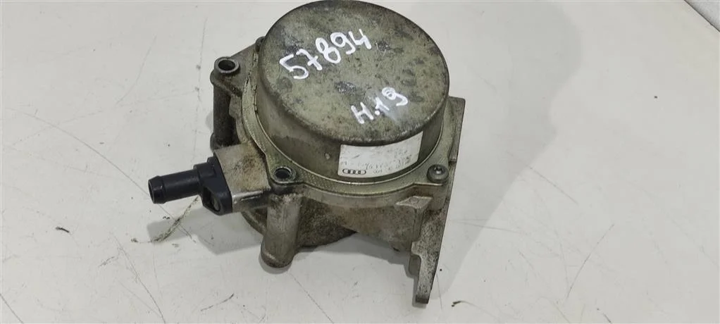 Насос вакуумный 06H145100AB  1.8 TFSI Volkswagen