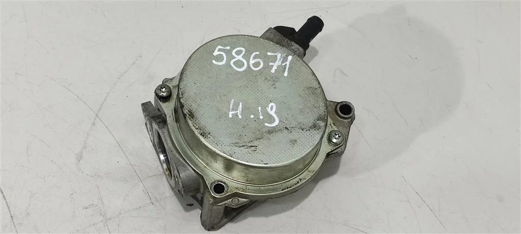 Насос вакуумный 06H145100AB  1.8 TFSI Volkswagen