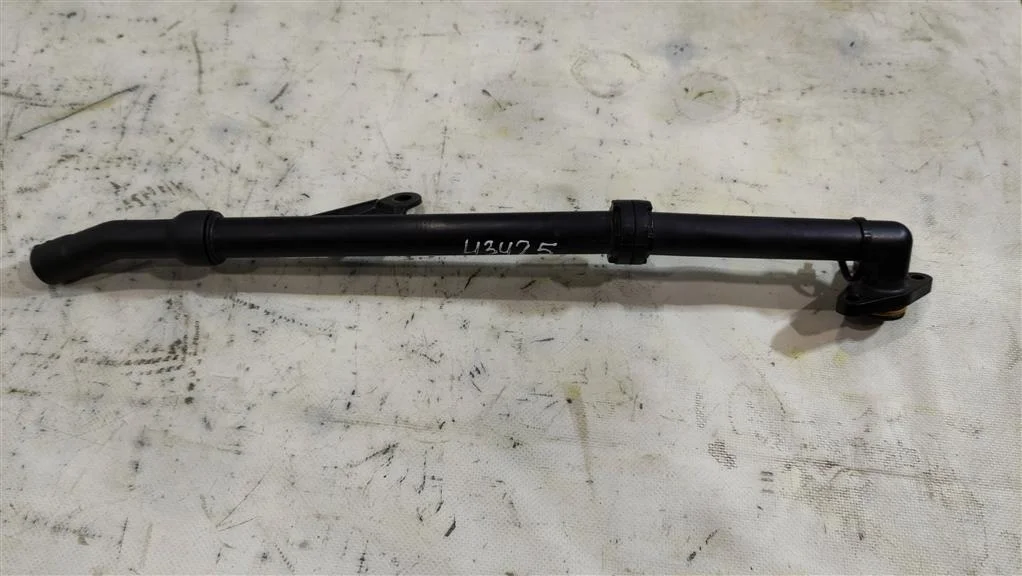 Патрубок (трубопровод, шланг) A2710181382  1.8 Ту