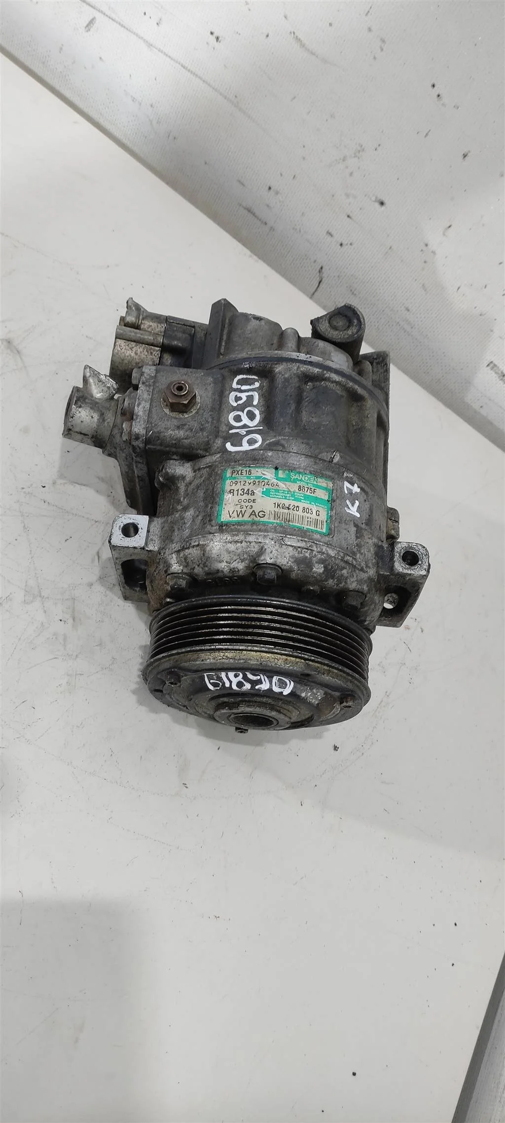 Компрессор кондиционера 1K0820803G  2.0 TDI Volks
