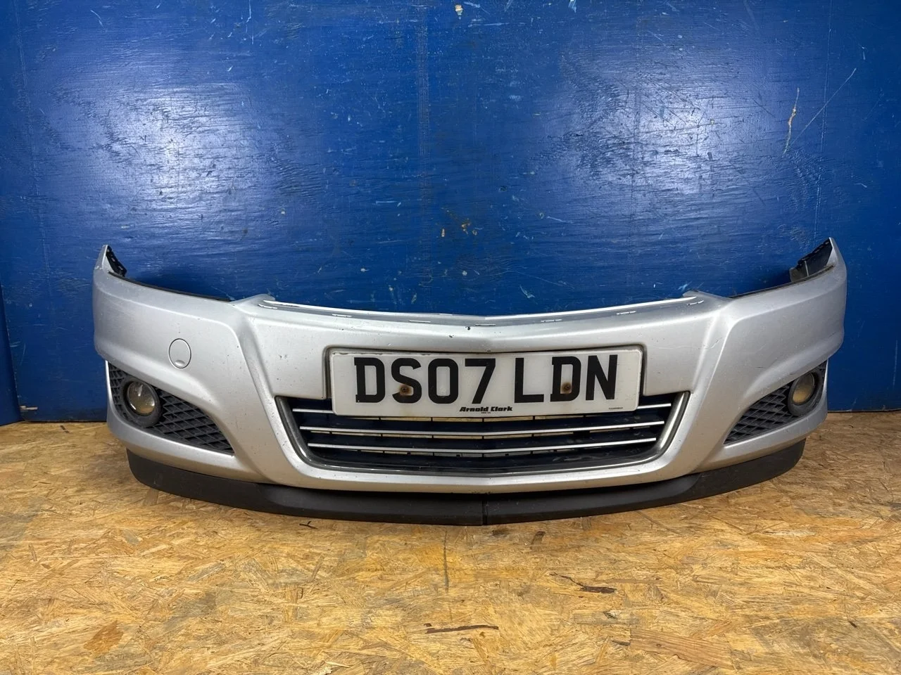 Бампер Opel Astra H 2006-2014 13225746, передний