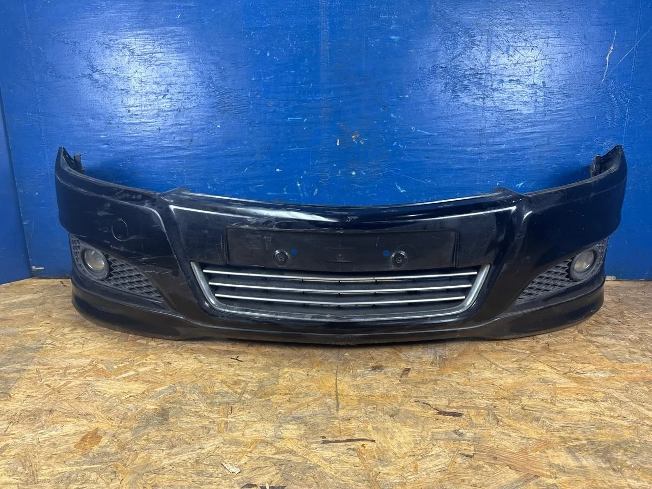 Бампер Opel Astra H 2006-2014 13225746, передний