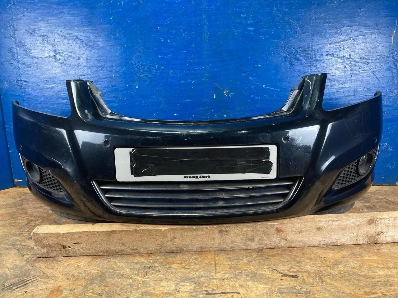 Бампер Opel Zafira B 2007-2015 13247273, передний