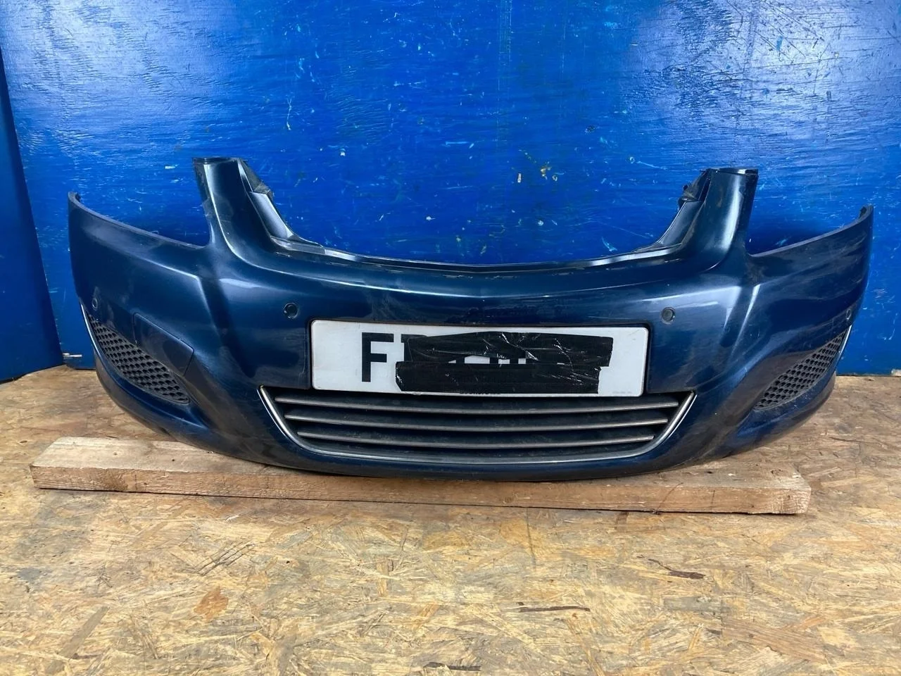 Бампер Opel Zafira B 2007-2015 13247273, передний