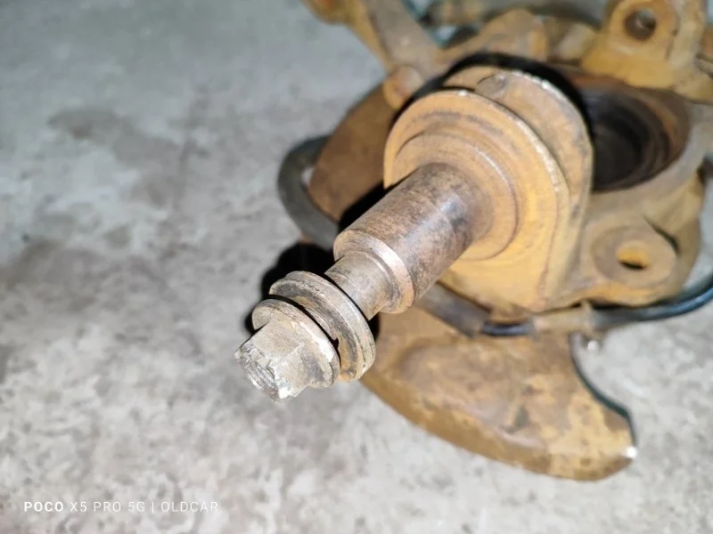 Кулак поворотный Nissan Primera P11 2000 Седан
