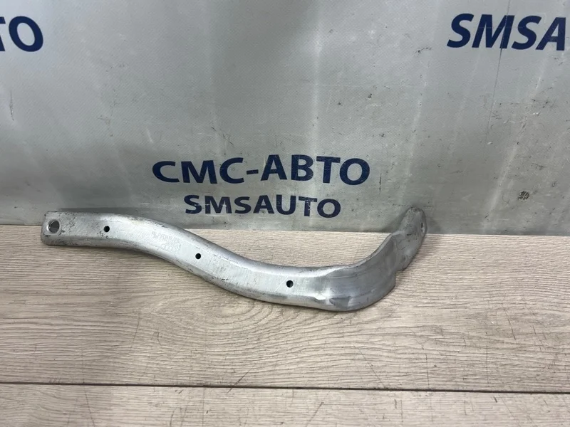 Кронштейн крыла Audi A8 2011 4H0821260C D4 4.2 CDR, передний правый