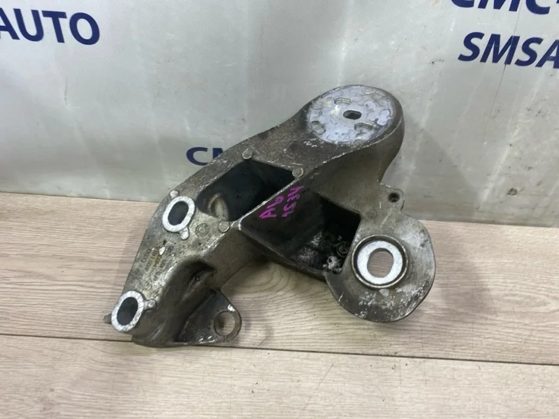Кронштейн стабилизатора Audi A6 4F0199351S C6 3.0 CAJ, передний левый
