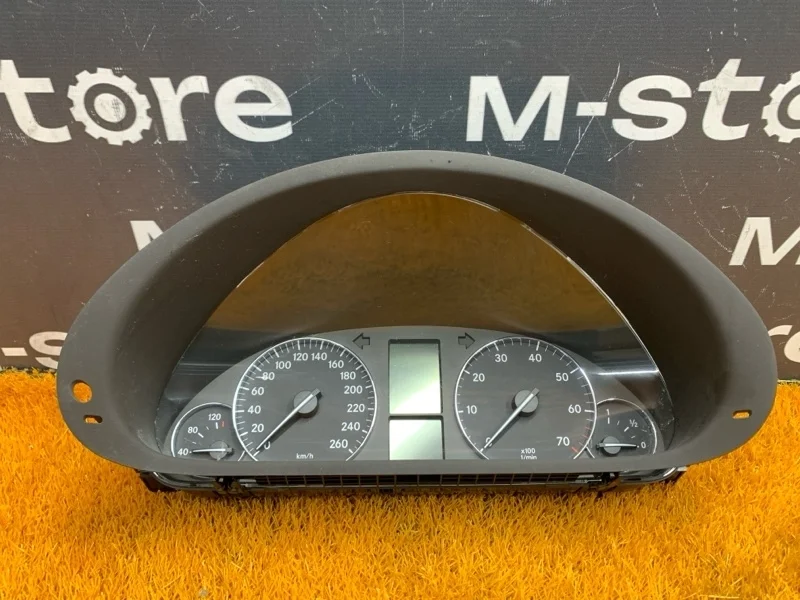 Щиток приборов Mercedes-Benz -Class 2006 W203