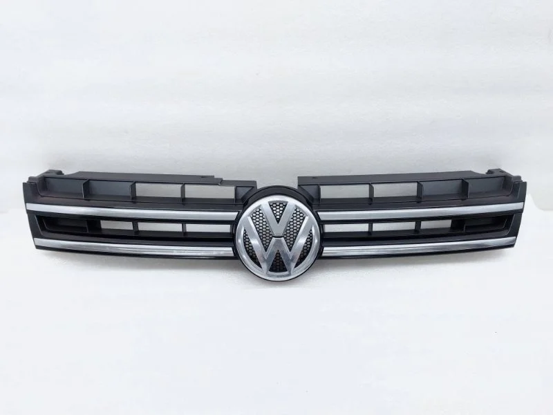Решетка бампера Volkswagen Touareg 2014 NF