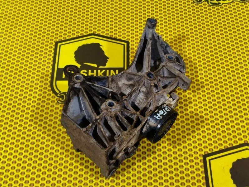 Кронштейн генератора Renault Logan L8 K7M 812 2017