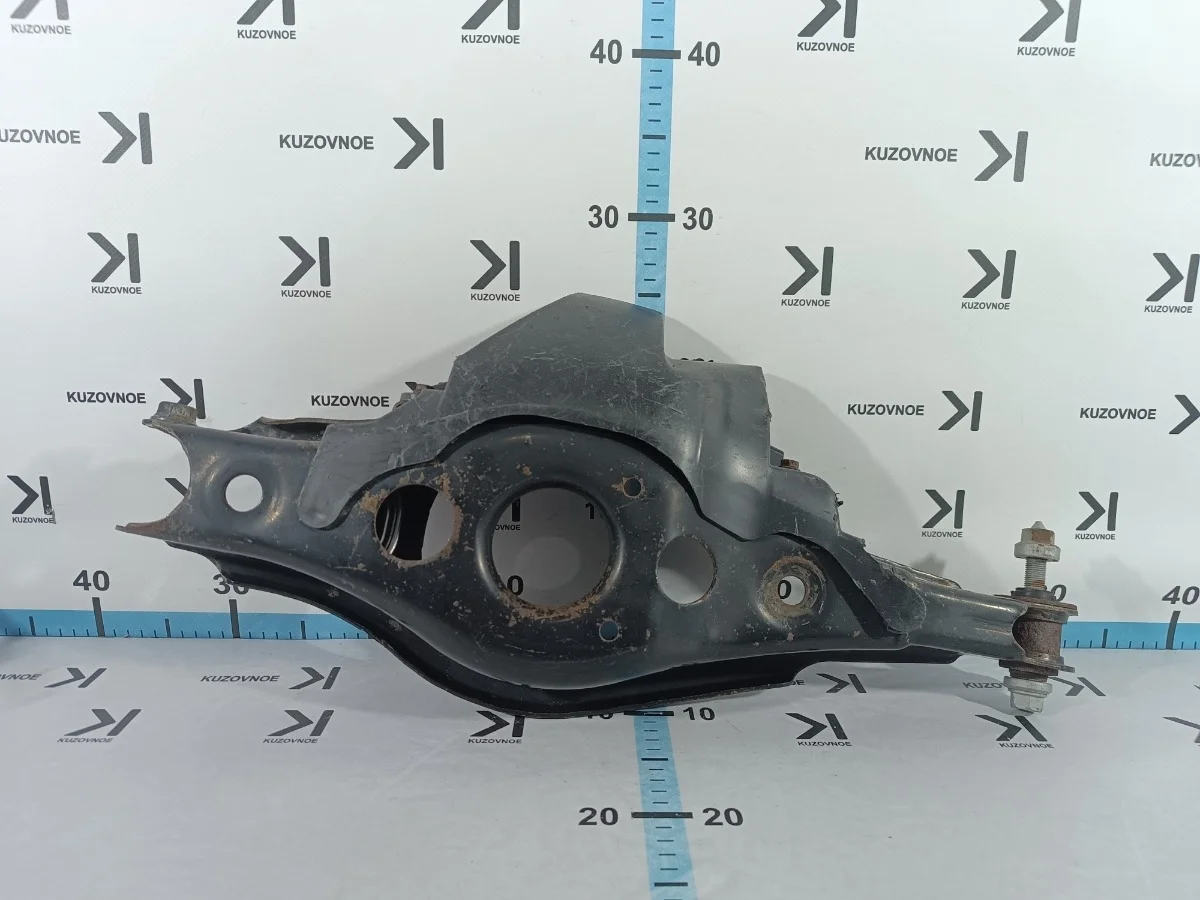 Рычаг нижний Lexus NX200t 2016 Z10