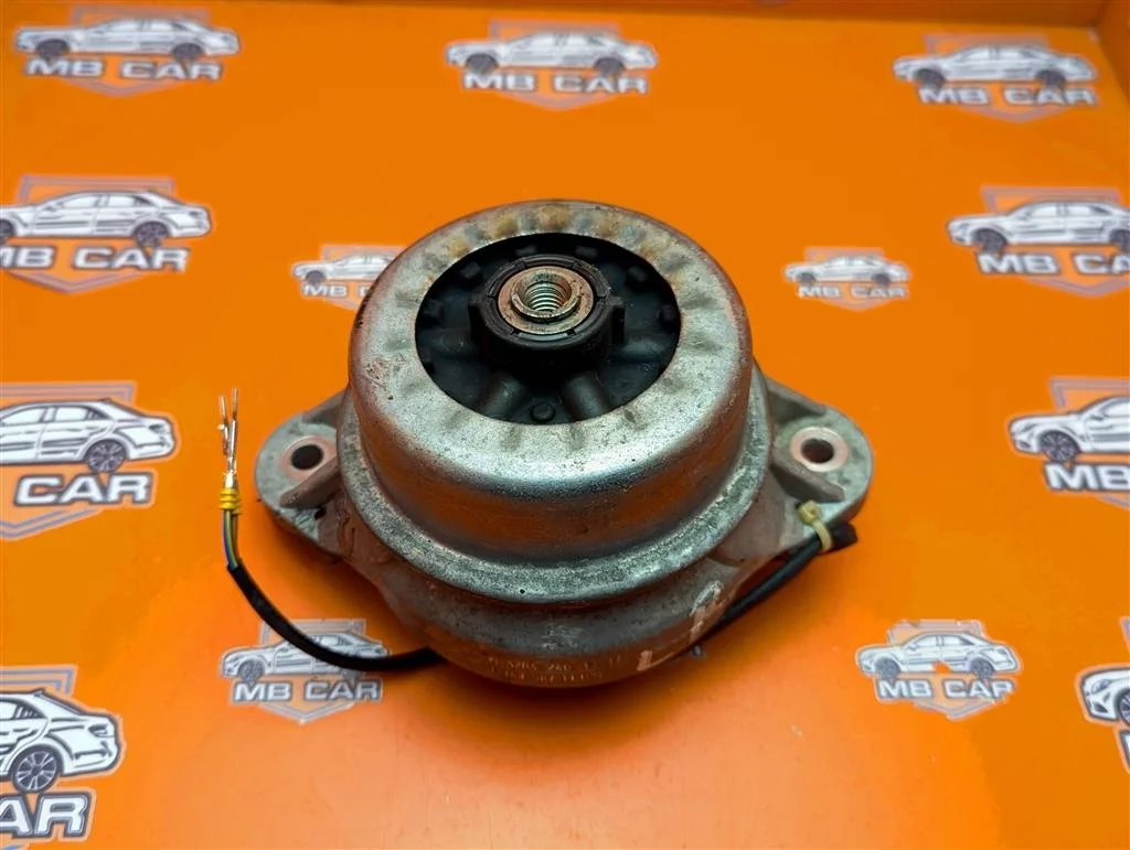 Опора двигателя Mercedes-Benz