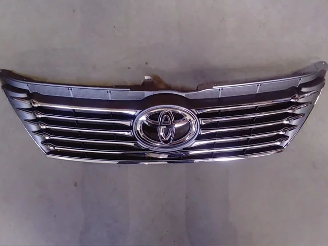 Решетка радиатора Уценка 10% (сломано крепление) TOYOTA CAMRY XV50 2011-2014