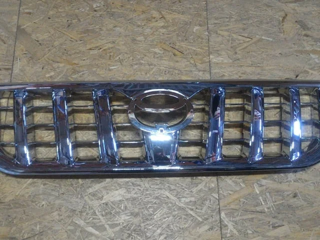 Решетка радиатора Уценка 20% (царапины на хроме) TOYOTA LAND CRUISER PRADO 120 2002-2009