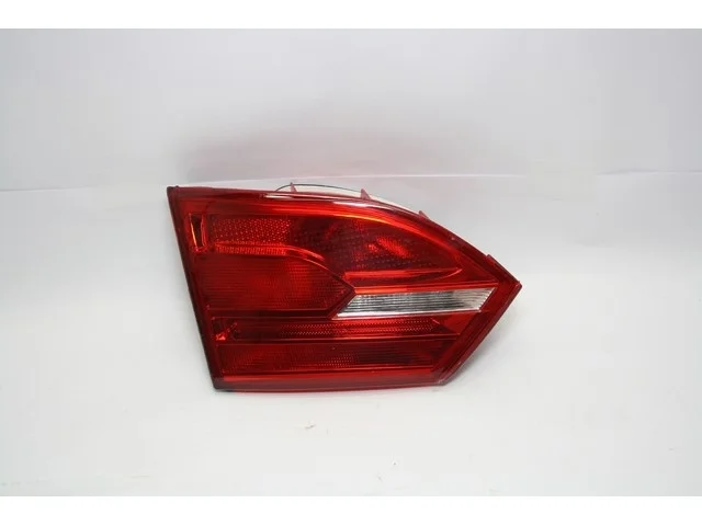 Фонарь задний левый внутренний Уценка 5% (царапины) VOLKSWAGEN JETTA VI 162 / 163 / AV2 / AV3 2010-2014
