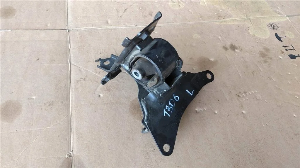 Б.у. опора двигателя NISSAN X-TRAIL T30 NISSAN X-TRAIL T30