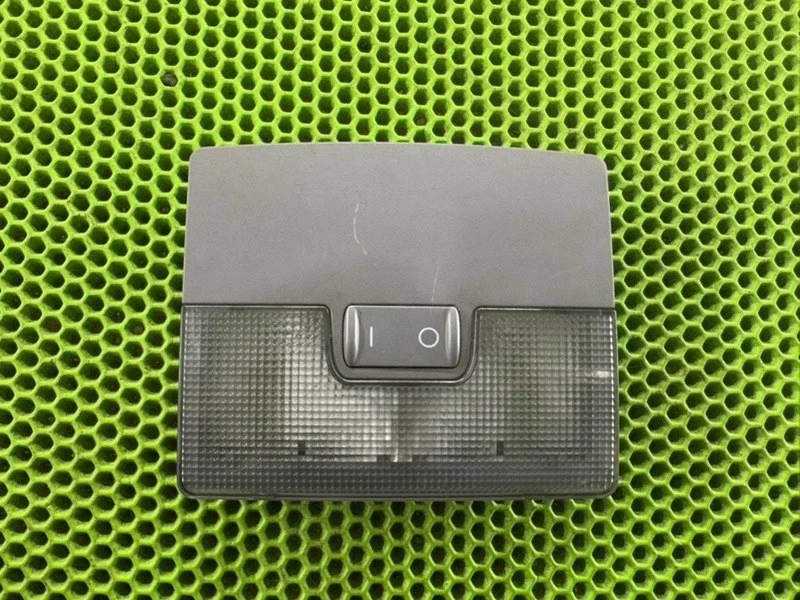 Плафон Audi A6 C5 4B0947105