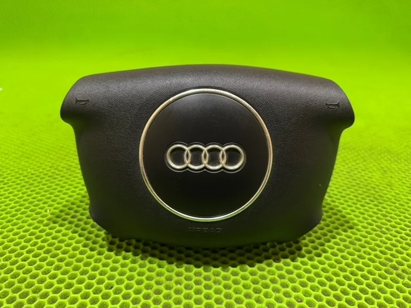 Подушка безопасности в руль Audi A6 C5 8E0880201