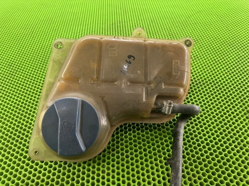 Бачок расширительный Audi A6 C5 8D0121403