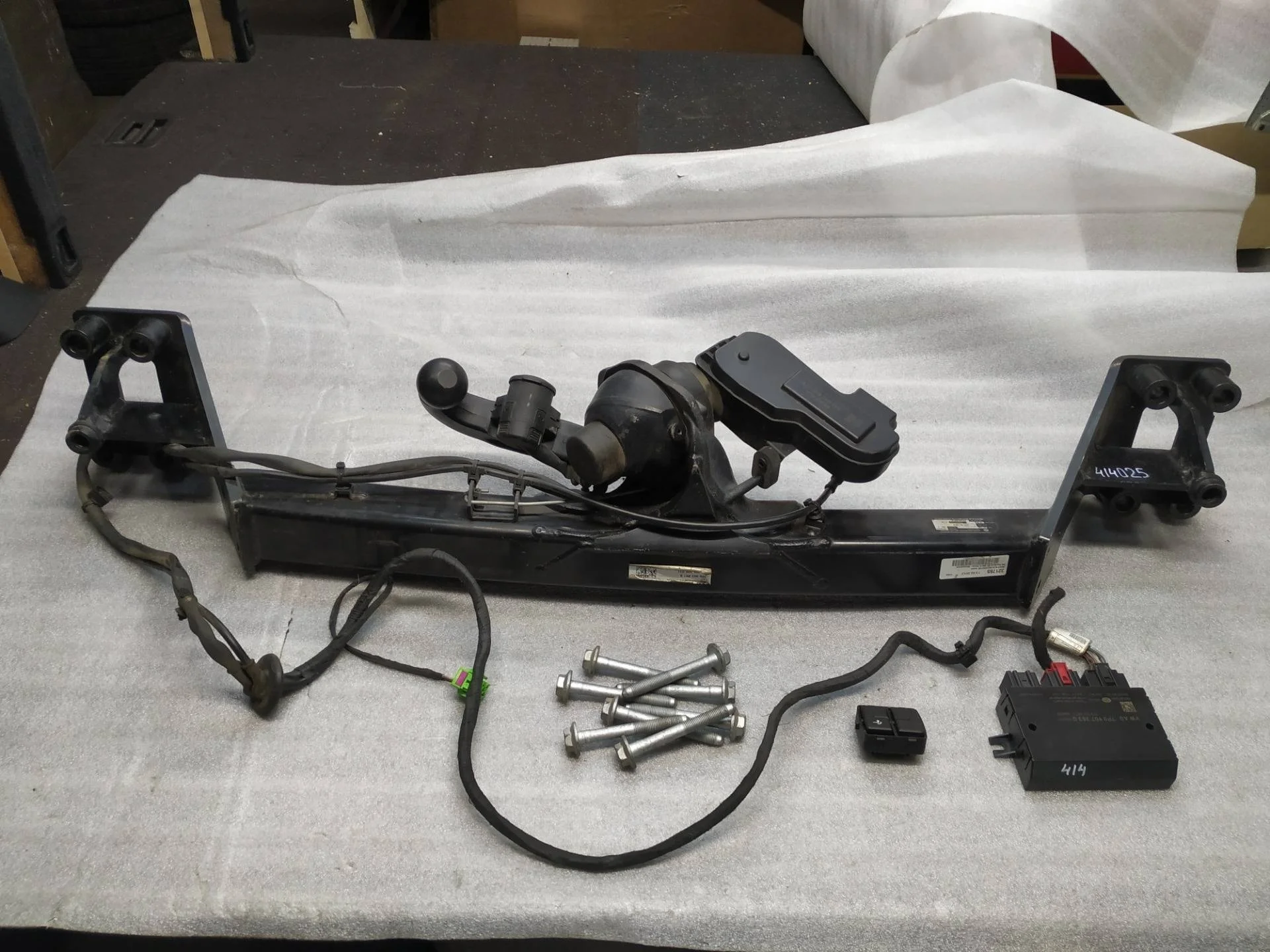 прицепное устройство (фаркоп) Volkswagen Touareg 2 7P6 2013