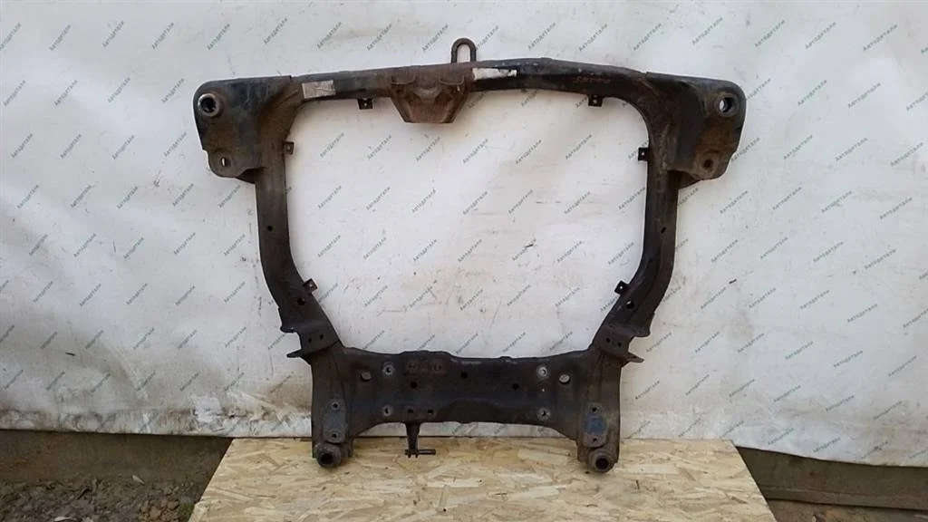 Подрамник передний