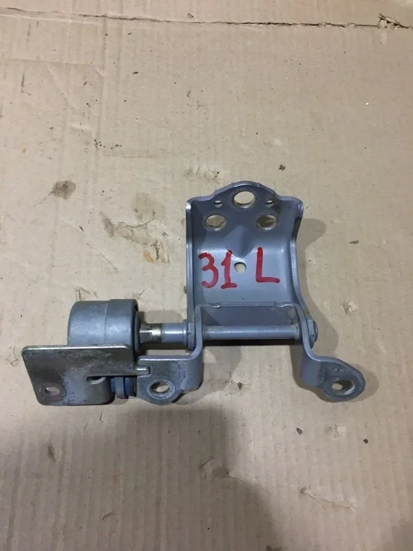 Петля двери багажника нижняя Lexus Lx570 2011 6612060020 URJ200 3UR-FE 5.7, задняя левая