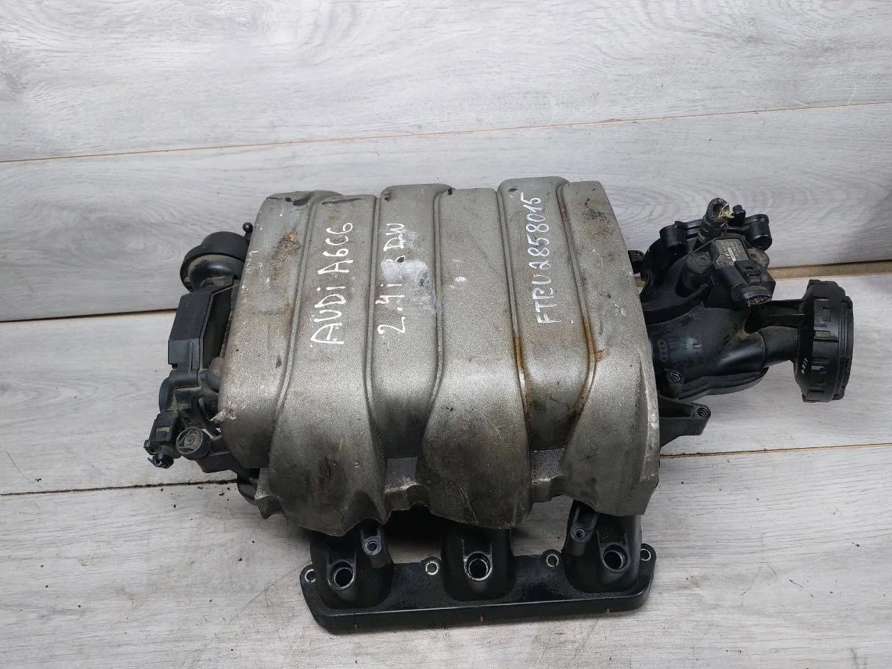 впускной коллектор Audi A6 4F/C6