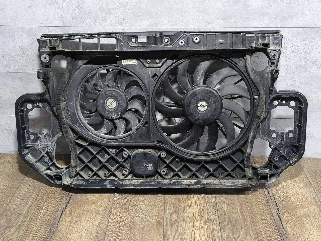 передняя панель (телевизор) Audi A6 4F/C6
