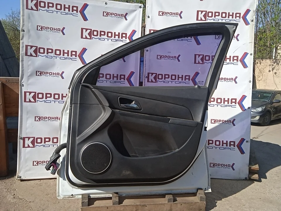Дверь передняя правая 96869290,96869286 Б/У потертости
