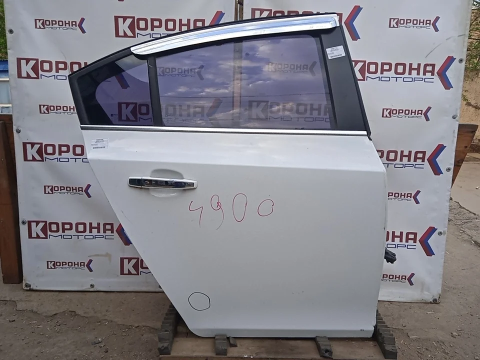 Дверь задняя правая Б/У потертости царапины