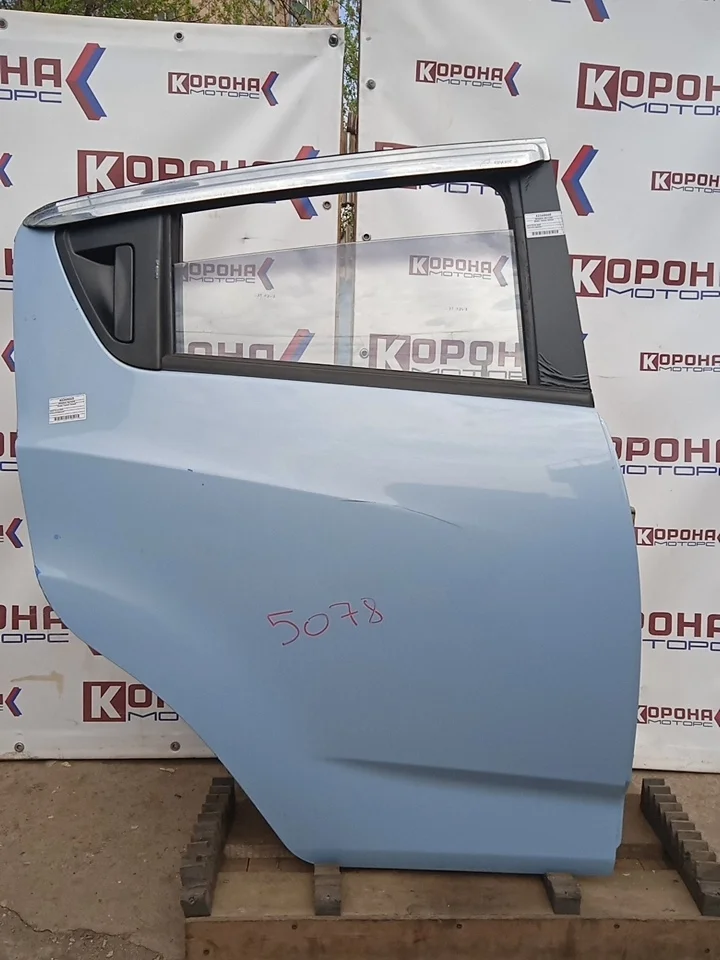 Дверь задняя правая Б/У потертости царапинки
