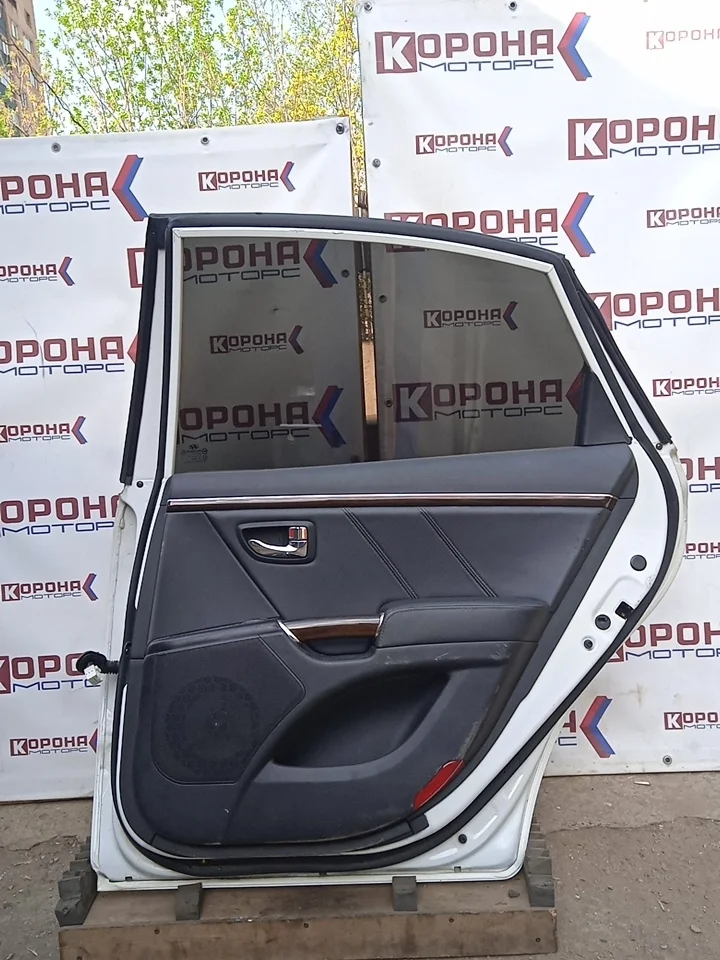 Дверь задняя правая Б/У вмятины царапины