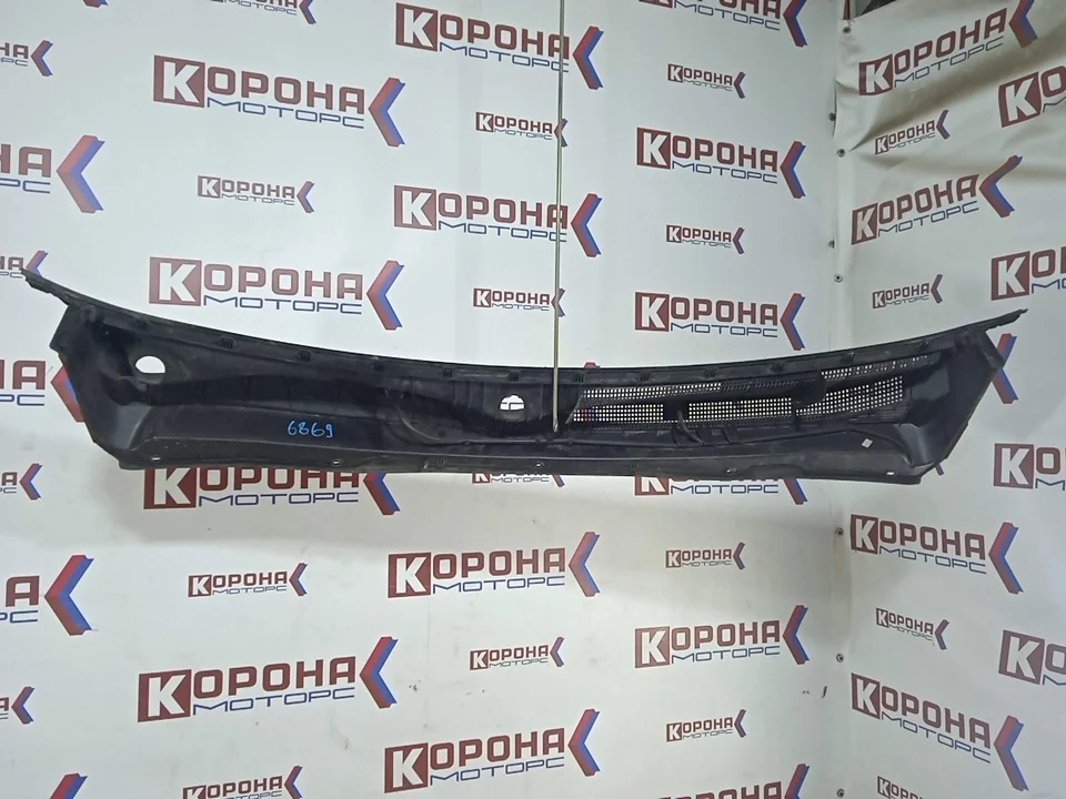 Молдинг стекла лобового нижний Б/У Б/У