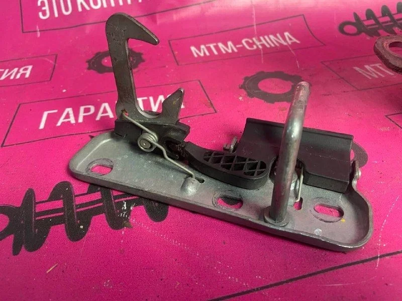 Замок капота Volkswagen Golf GTI VI