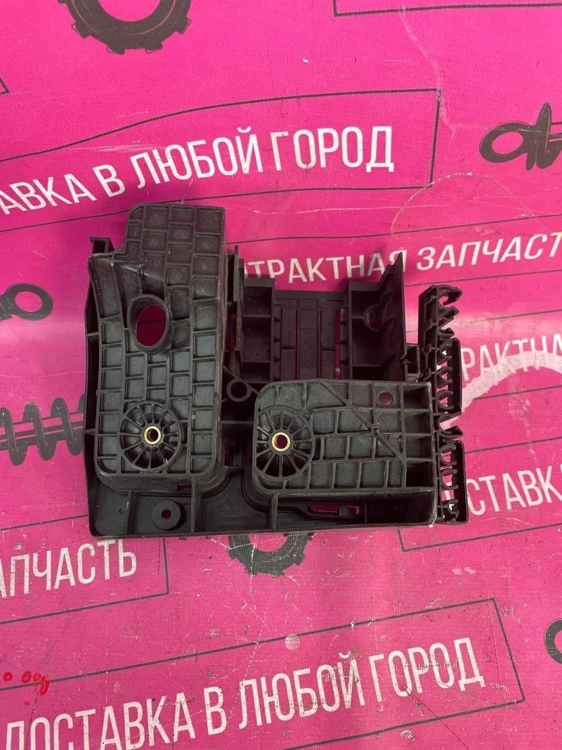 Корпус блока предохранителей Volkswagen Golf GTI V (2004—2008)