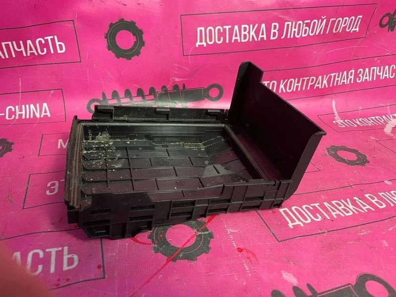 Крышка блока предохранителей  Audi Q3