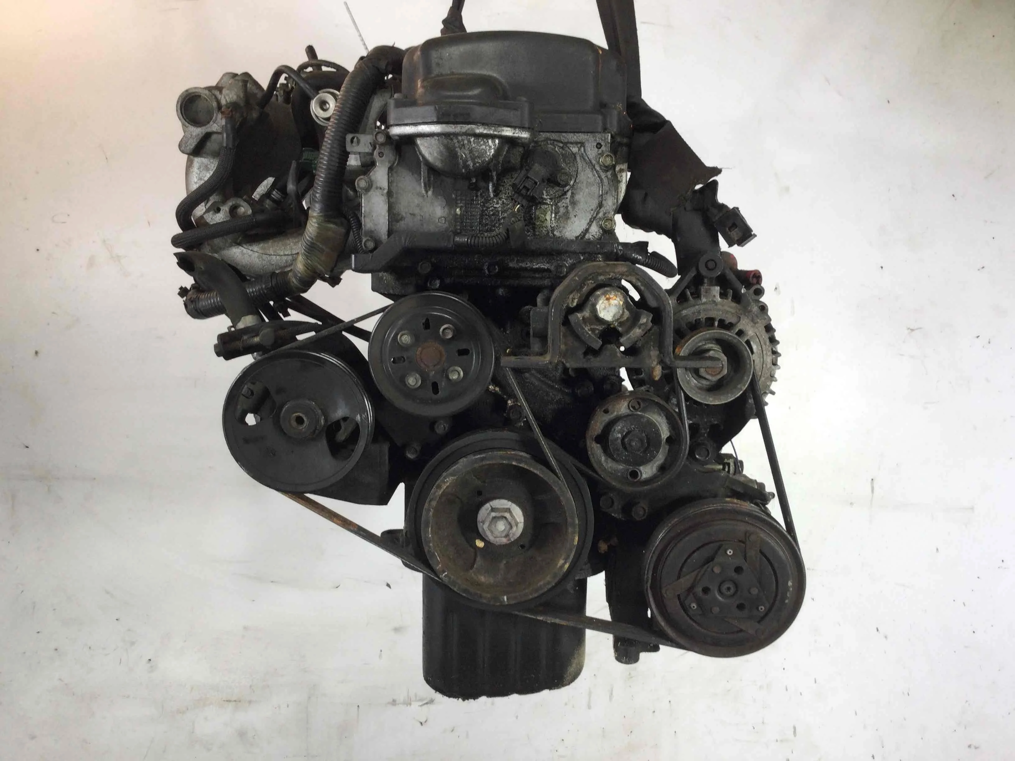 Двигатель Nissan Almera Tino V10 2000 - 2006 бензин 1.8 i Механика Х/б