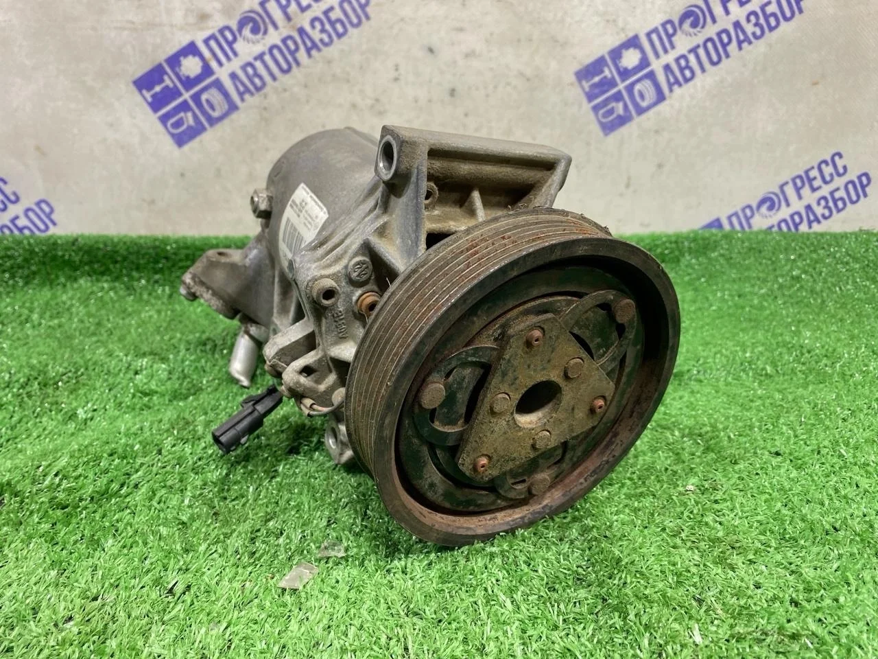 Компрессор кондиционера Renault Megane 3 2011 8201025121 ХЕТЧБЕК 1.6 K4M838