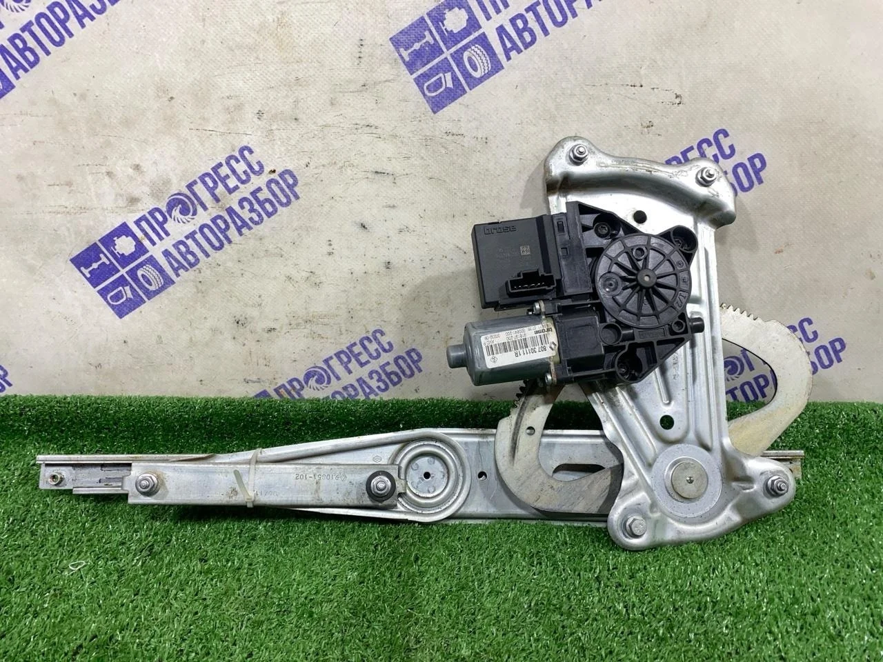 Стеклоподъемник Renault Megane 3 2011 807200013R ХЕТЧБЕК 1.6 K4M838, передний правый