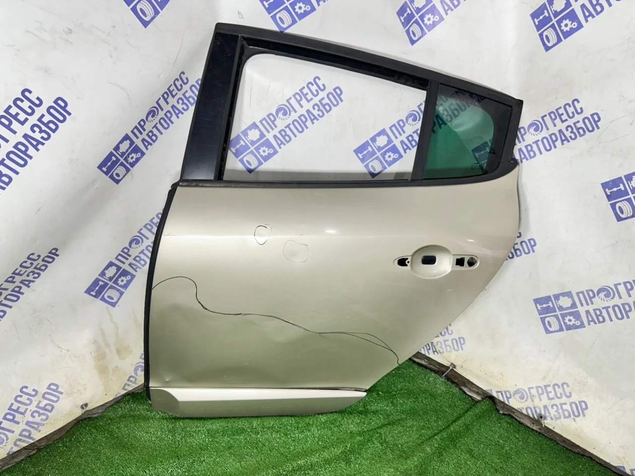 Дверь Renault Megane 3 2011 821003885R ХЕТЧБЕК 1.6 K4M838, задняя левая