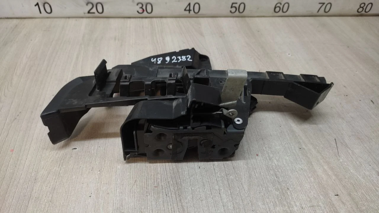 [Б/У] Замок двери задней правой Ford [Код: 00599982 ]