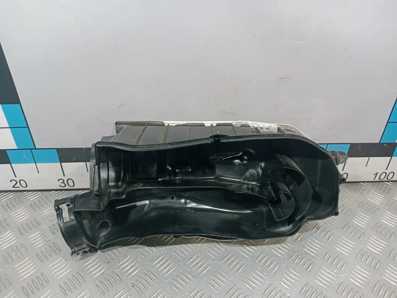 [Б/У] Корпус воздушного фильтра Mercedes W205 X253 [Код: 00595967 ]